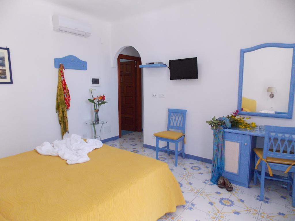 Villa Loreta Forio di Ischia Rum bild