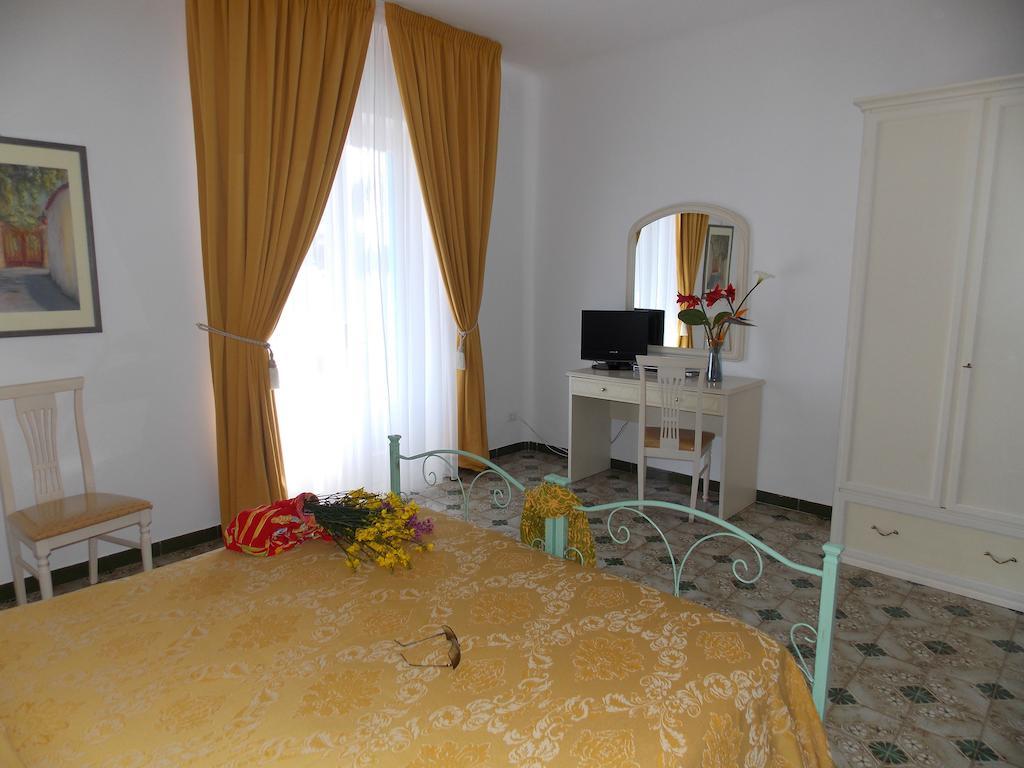 Villa Loreta Forio di Ischia Rum bild